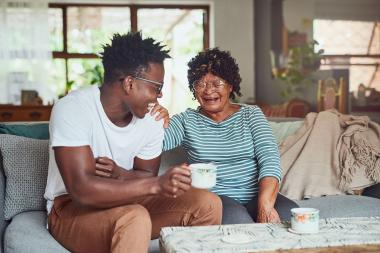 La cohabitation intergénérationnelle solidaire, une solution d’entraide et de création de lien social