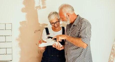 Couple fait des travaux