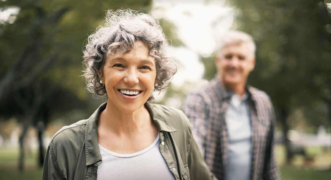 Couple souriant crop1279x696