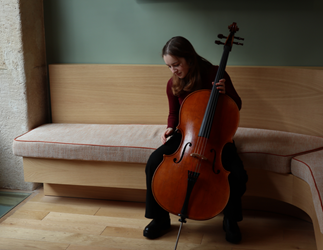 Remise du violoncelle 7/8e créé grâce à la Fondation pour la vitalité artistique