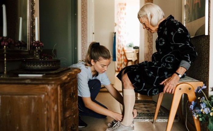 Aide pour les chaussures d'une senior.jpg