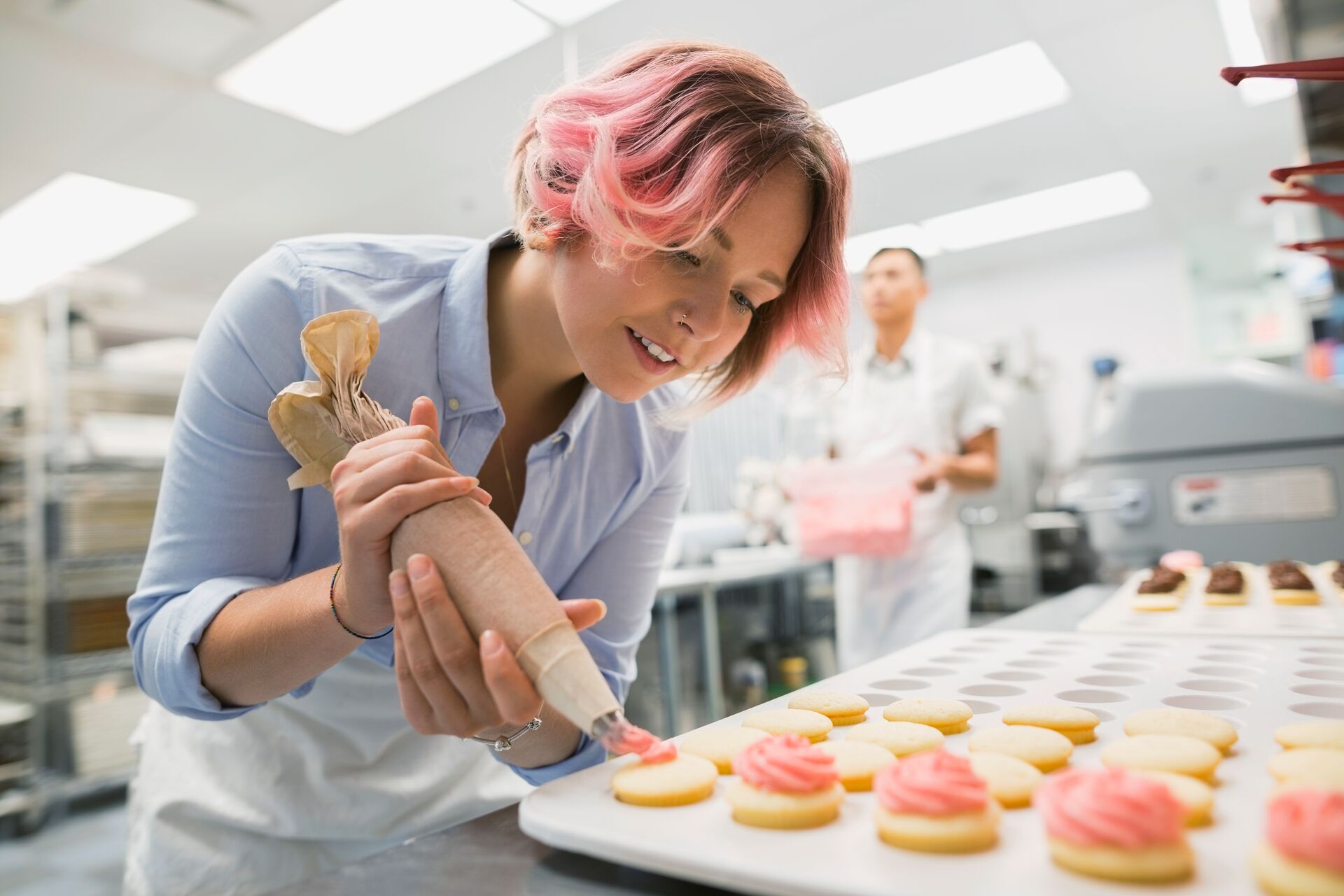 Jeune femme gateaux